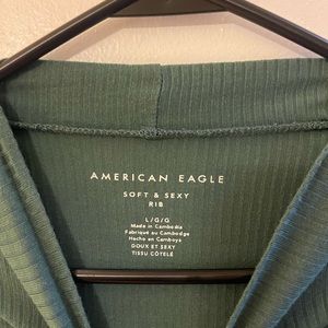 Ribbed American Eagle Green Turtleneck